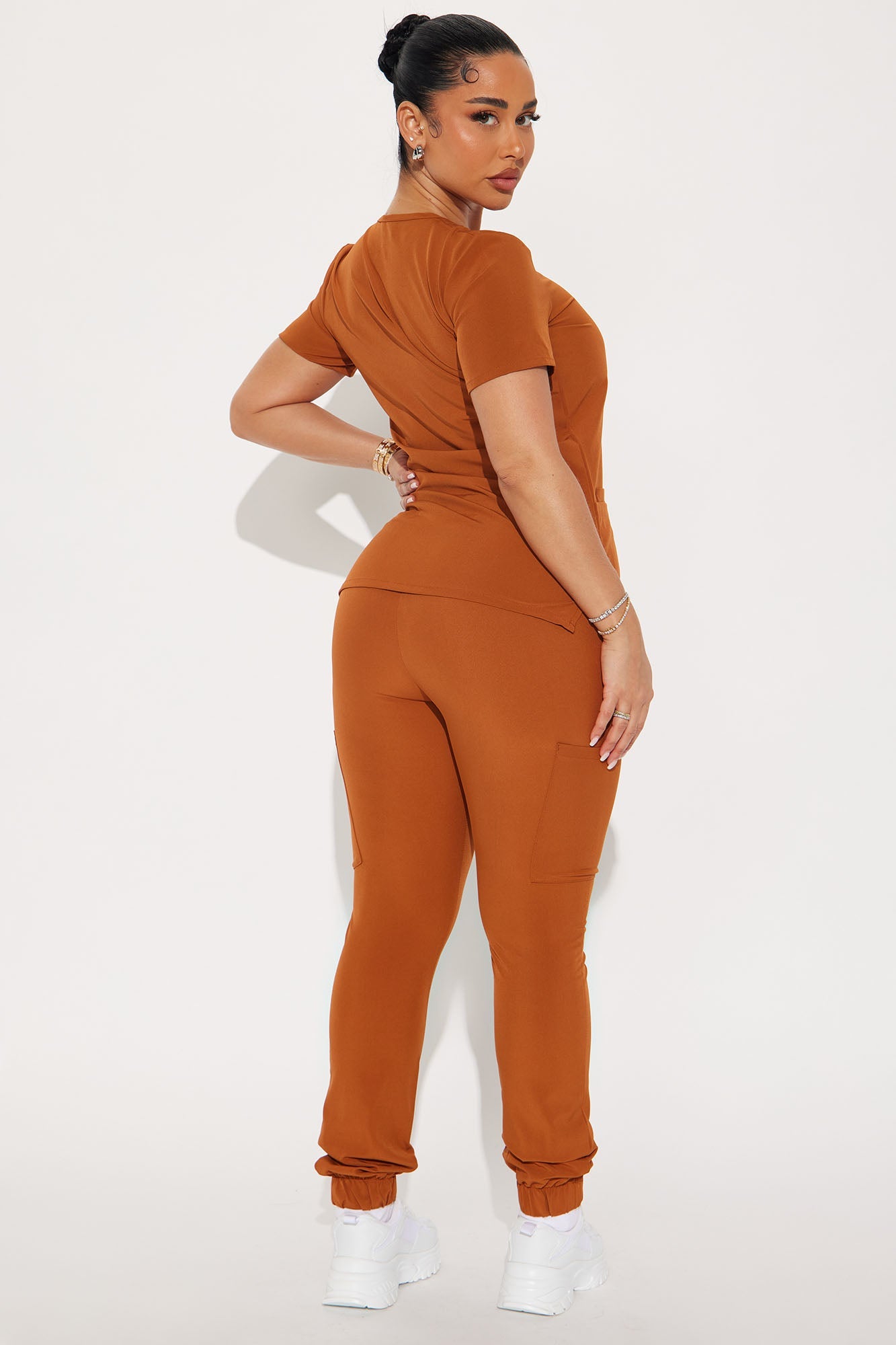 https://cdn.shopify.com/s/files/1/0293/9277/files/11-25-24_S1_33_1800FN_Cognac_ZSR_KJ_JS_14-02-35_173638_EH.jpg?v=1732584113